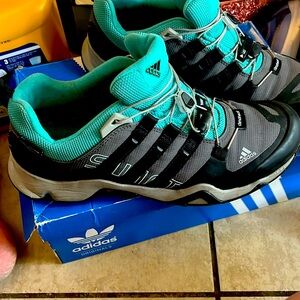 ADIDAS Gortex sneakers women’s 10